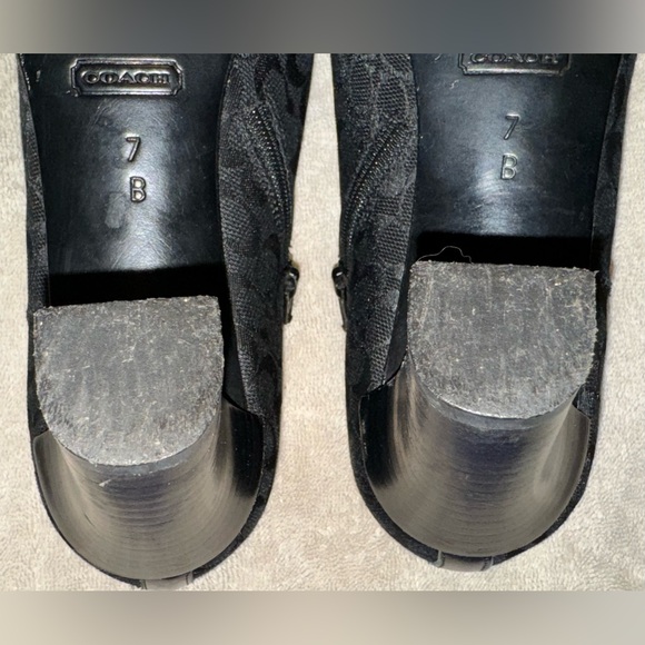 Coach *Rare* Vintage A3971 Daphne Block Heel Logo Bootie in Black/Black size 7B - Picture 9 of 16